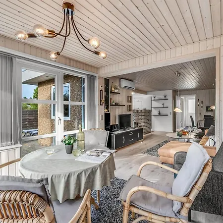 Geert - 900m From The Sea By Interhome