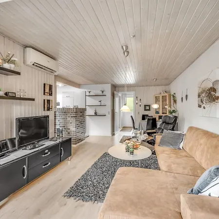 Geert - 900m From The Sea By Interhome *