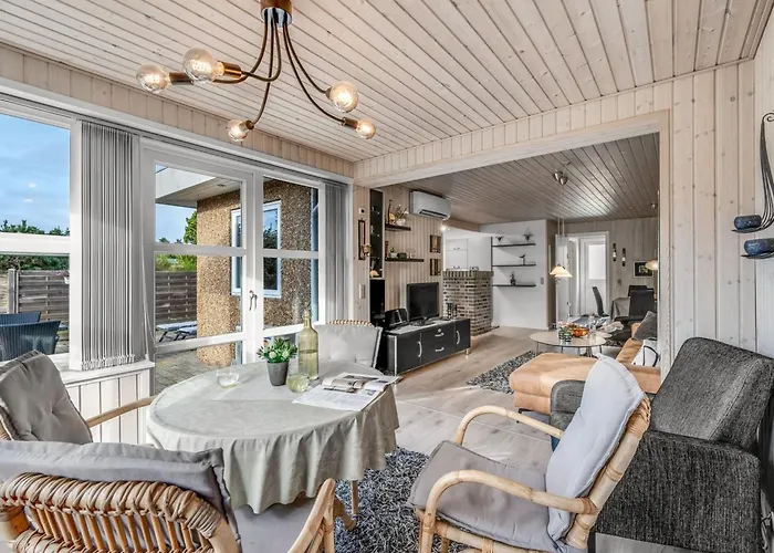 Geert - 900m From The Sea By Interhome